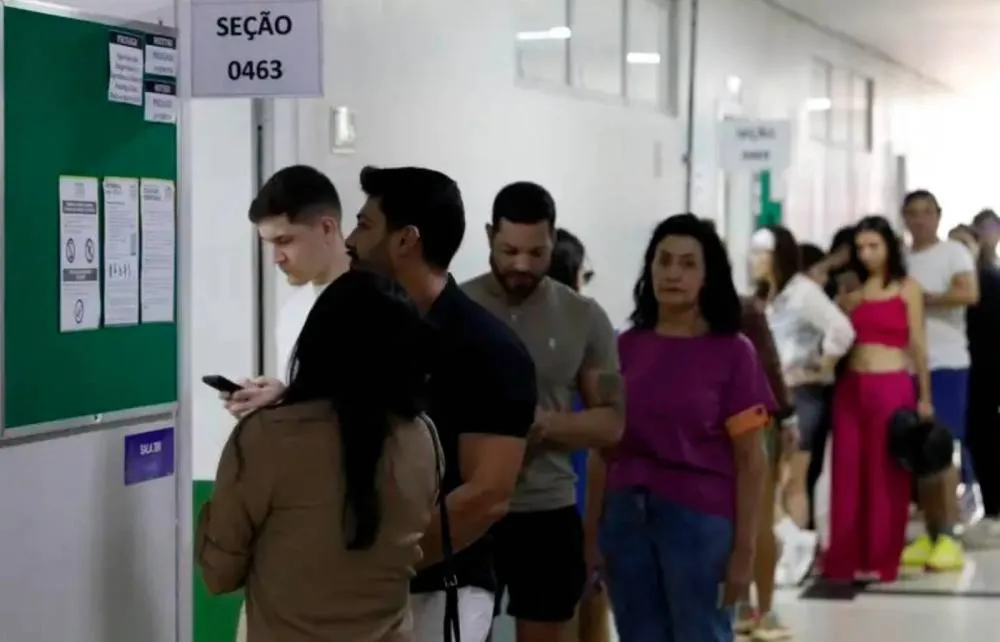 Flávio Bolsonaro lidera em estados com maiores índices de abstenção