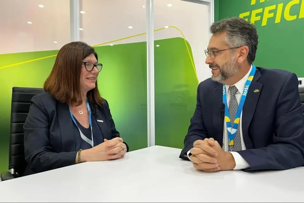 Magda Chambriard, presidente da Petrobras, e o governador Clécio Luís durante agenda sobre petróleo e gás no Amapá