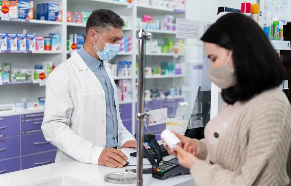 Piso salarial dos farmacêuticos: CNM alerta para impacto de R$ 309 milhões por ano nos cofres municipais