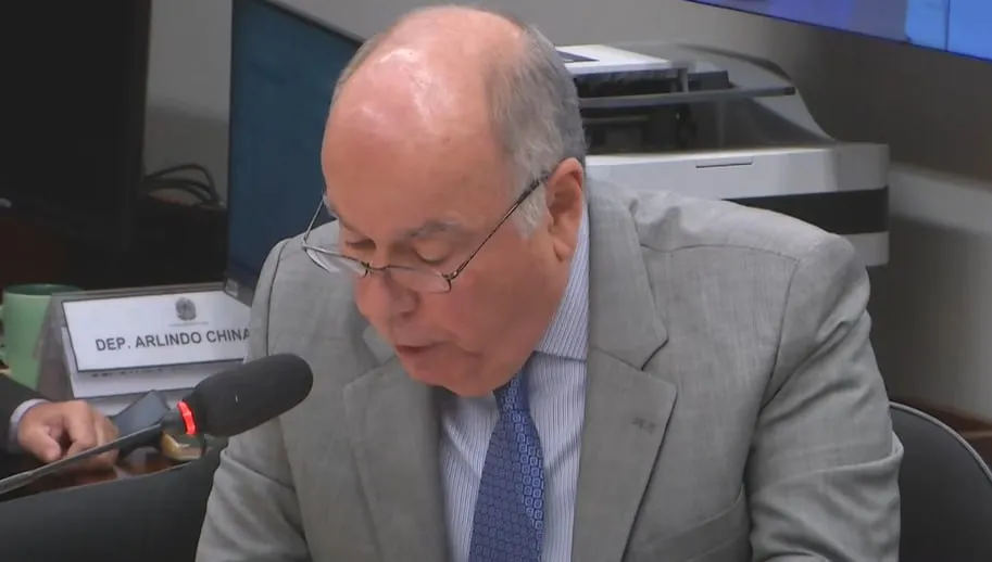 Deputados da oposição pressionam Vieira por saída da IHRA