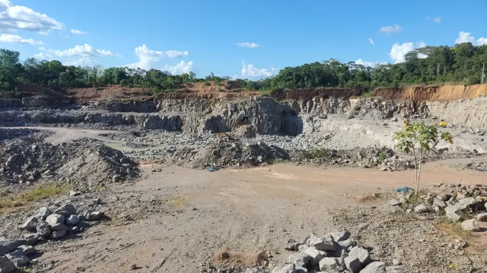 Governo do Amapá discute modelo de pequena mineração sustentável para o Distrito do Lourenço